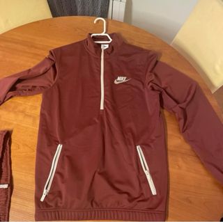 Conjunto deportivo Nike rojo