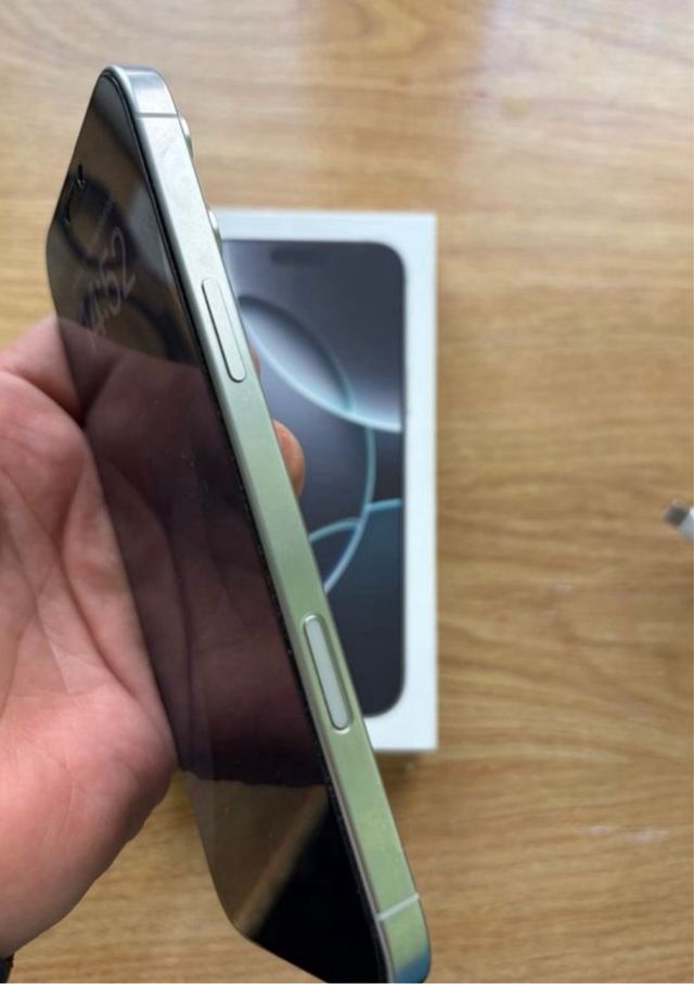 iPhone 16 Pro Max Plata/Blanco