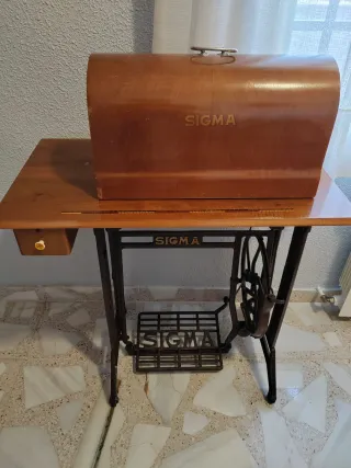 Máquina de coser SIGMA antigua