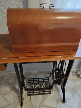 Máquina de coser SIGMA antigua