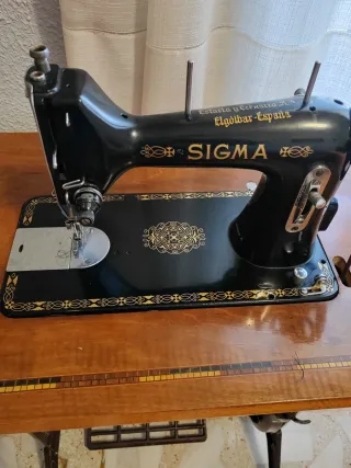 Máquina de coser SIGMA antigua