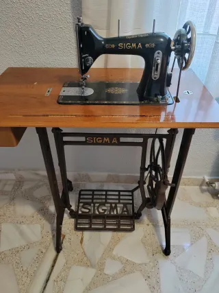 Máquina de coser SIGMA antigua
