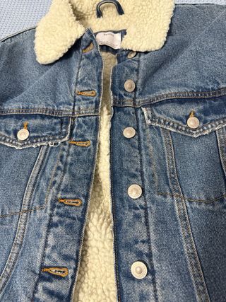 Cazadora vaquera Bershka borreguito T.XS