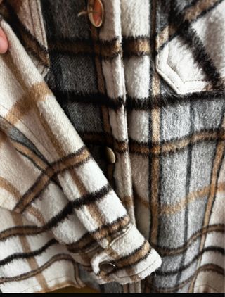 Sobrecamisa Zara cuadros beige y gris