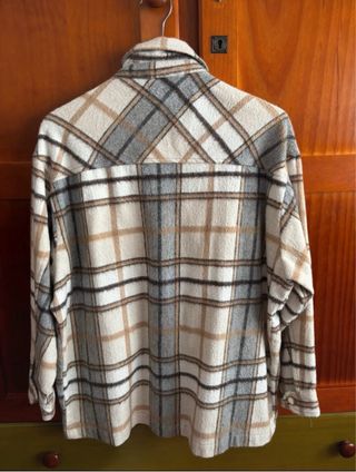 Sobrecamisa Zara cuadros beige y gris