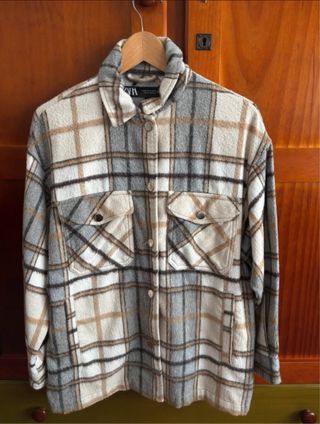 Sobrecamisa Zara cuadros beige y gris