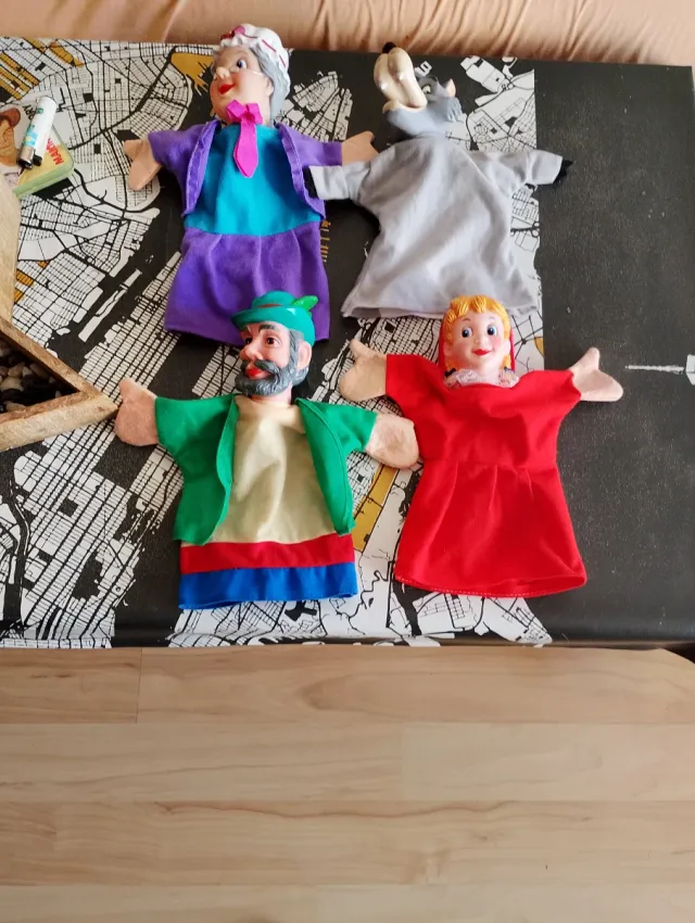 Marionetas Caperucita Roja y Lobo