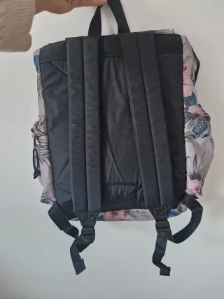 Mochila Eastpak floral rosa y gris