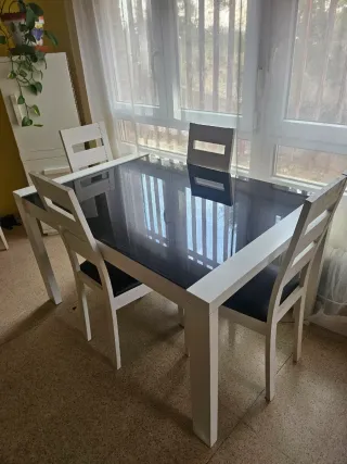 Mesa cristal y 4 sillas comedor