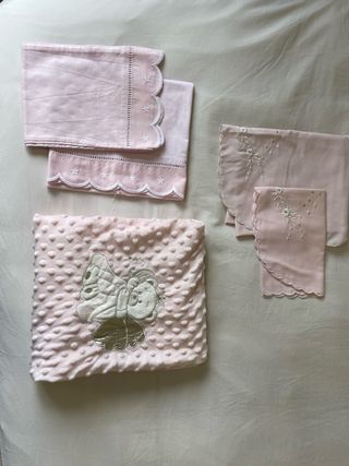 Dos conjuntos sábanas y manta minicuna