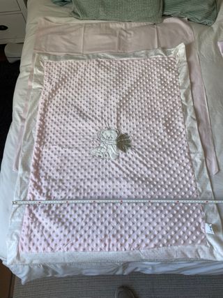 Dos conjuntos sábanas y manta minicuna
