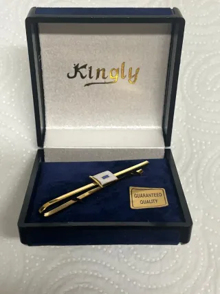 Pinza de corbata Kingly dorada vintage