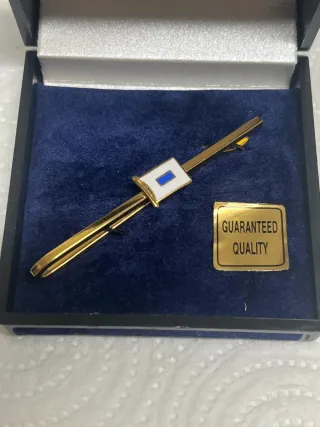 Pinza de corbata Kingly dorada vintage