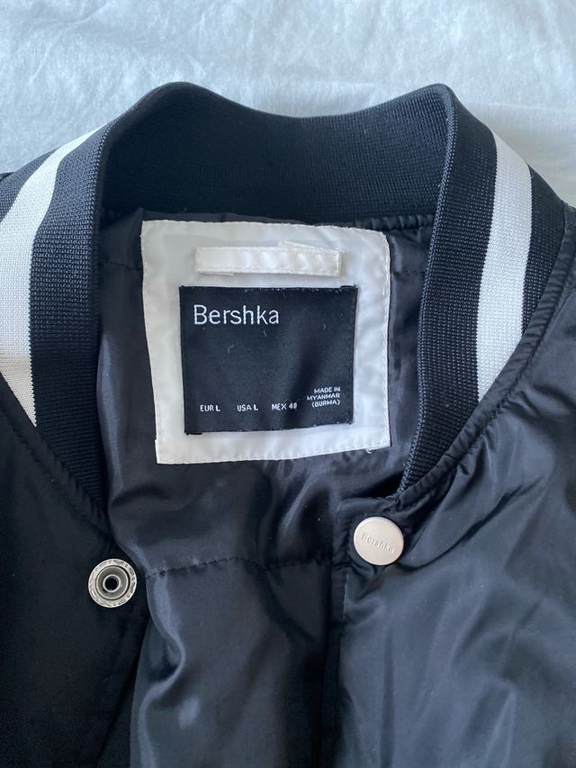 Bomber negra y blanca chico