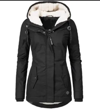 Chaqueta negra con forro polar