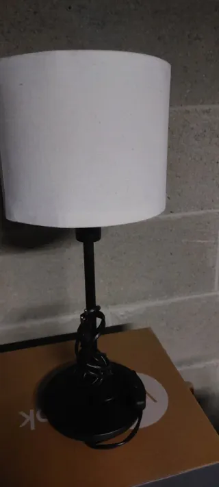 Lampada da tavolo metallo e carta