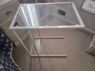 2 mesas auxiliares cristal y metal