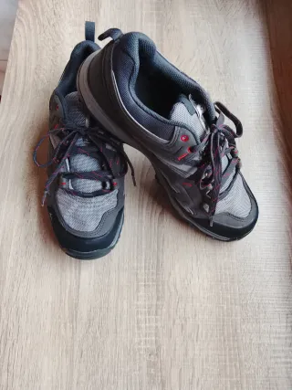 Zapatillas trekking Quechua hombre grises