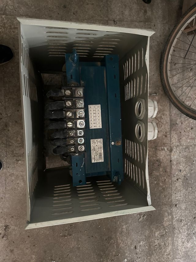 Transformador Eléctrico trifásico 400v 63kva 230v