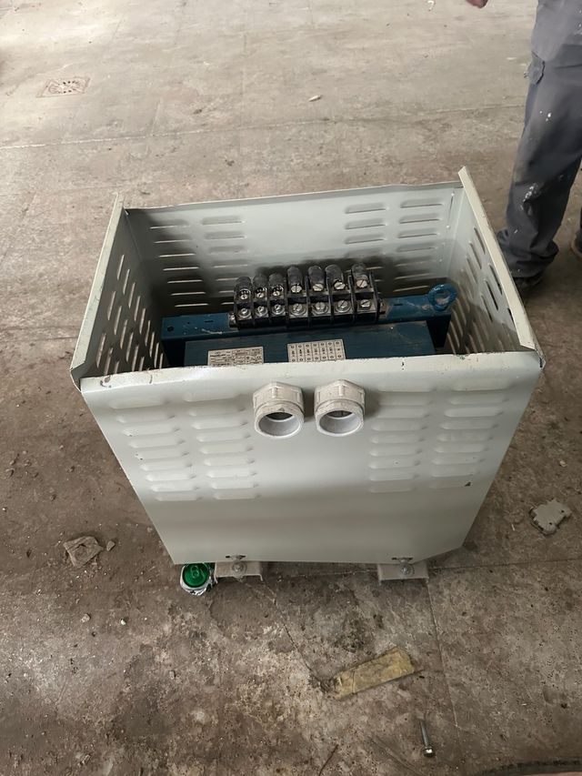 Transformador Eléctrico trifásico 400v 63kva 230v