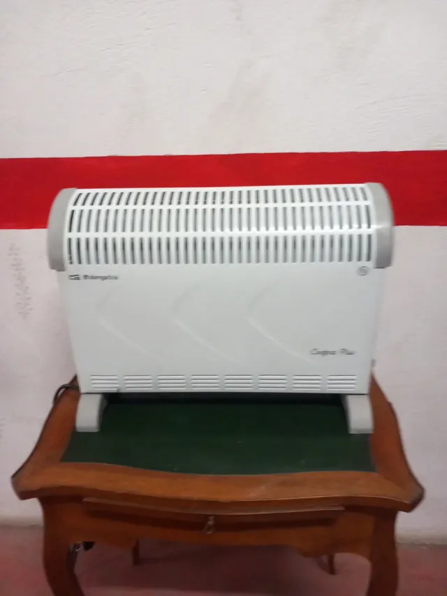 Calefactor eléctrico blanco