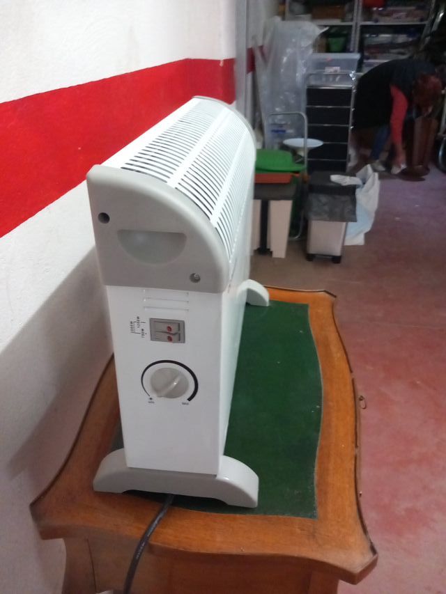 Calefactor eléctrico blanco