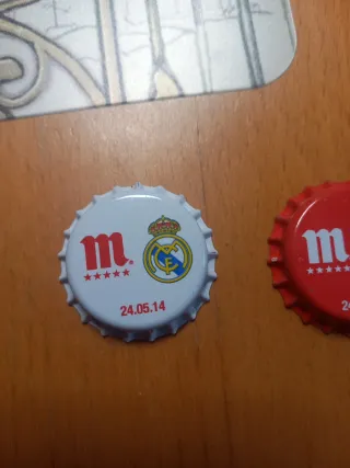 Chapas Real Madrid y Atlético Madrid