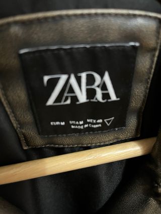 Cazadora Zara efecto piel marrón
