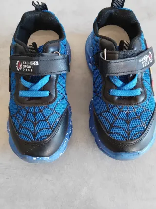 Scarpe bambino  da ginnastica  spiderman taglia 28