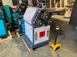 Curvadora de perfiles Maqfort eje de 50 año 2024