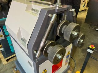 Curvadora de perfiles Maqfort eje de 50 año 2024