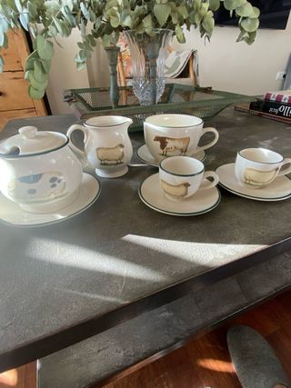 Conjunto de desayuno con animales