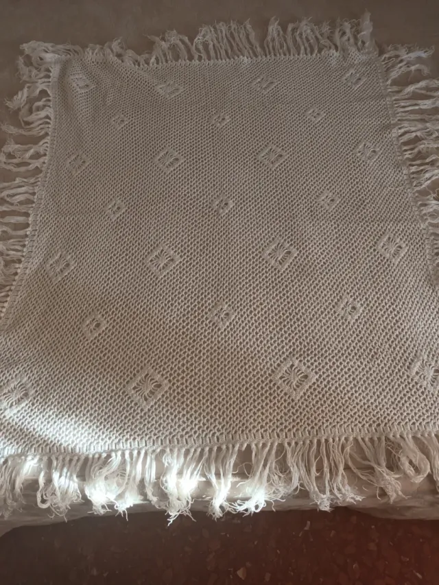 Tapete mesa ganchillo blanco 1,13x1,03 cmts.