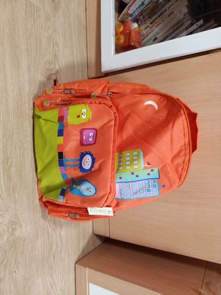 Mochila escolar naranja con dibujos