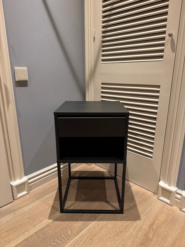 Mesita de noche negra metal