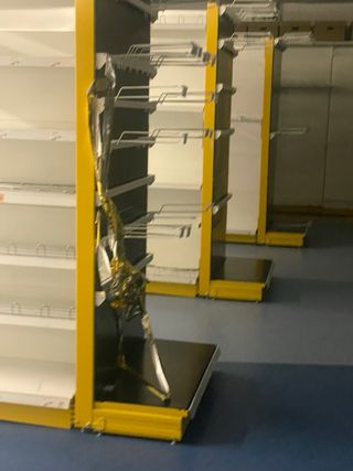 Estantería metálica para tienda