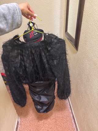 Vestido negro con volantes