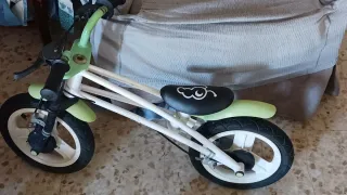 Bicicleta de equilibrio,triciclo,patinete 3=15 €