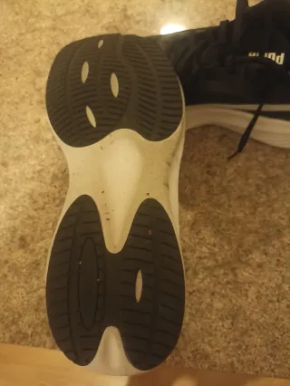 Zapatillas Puma Negras y Blancas