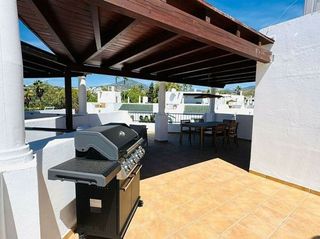 Casa adosada en alquiler en Nueva Andalucía centro en Marbella