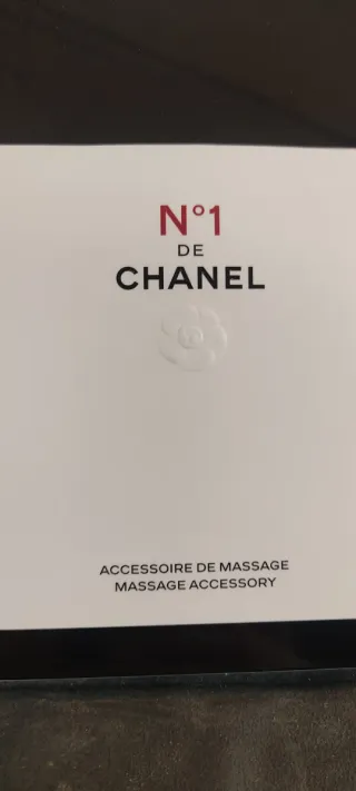 Chanel N°1 de Chanel Masajeador Facial Rojo