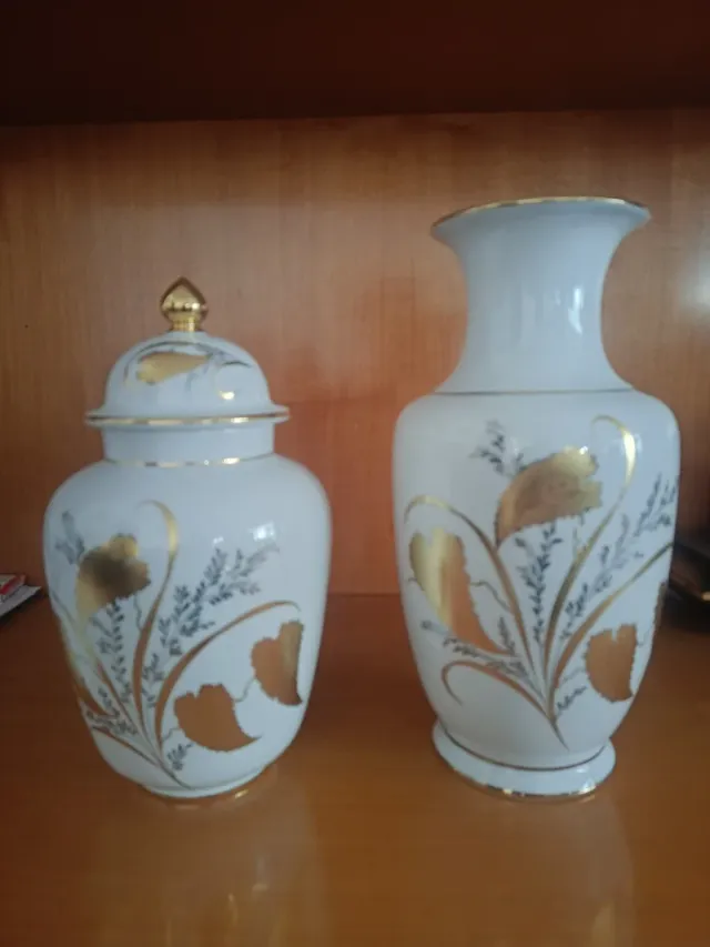 Juego de jarrones de porcelana blancos y dorados