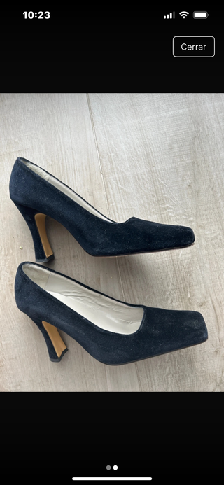 Zapatos de tacón alto azul marino en tercio pelo