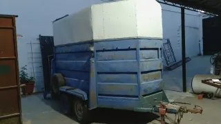 Remolque caballos matrícula roja