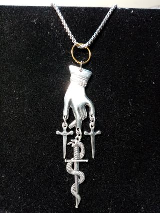 Collar Gótico Mano Mística Serpiente