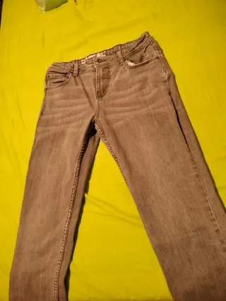 Pantalón vaquero niño gris