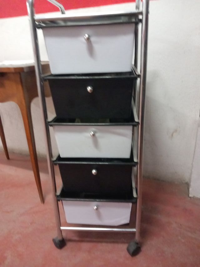 Mueble organizador con ruedas