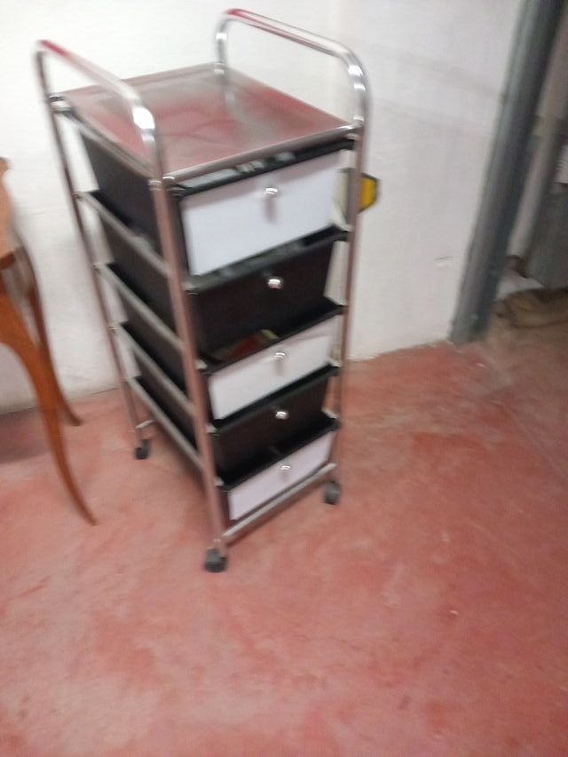Mueble organizador con ruedas