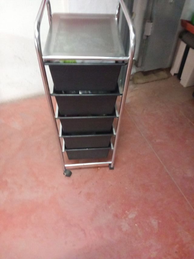 Mueble organizador con ruedas
