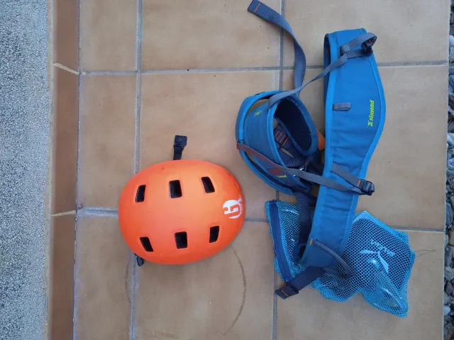 Kit Ferrata Escalada Casco Arnés Mosquetones
